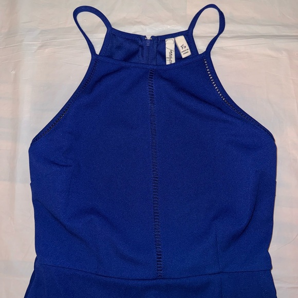 Elegant Blue Sleeveless Dress - Picture 2 of 7